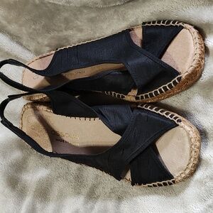 Andre Assous wedges/espadrilles sandales black size 8